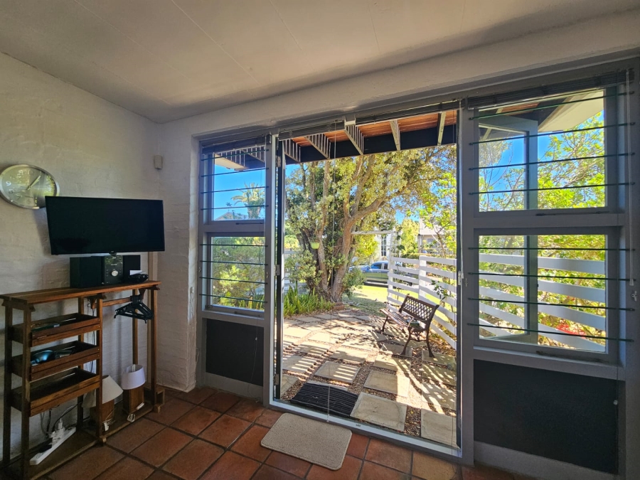 5 Bedroom Property for Sale in Herolds Bay Western Cape